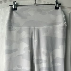 New with tags -Alo legging white campo